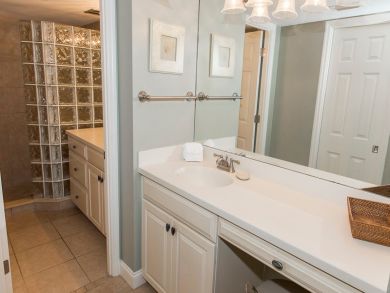Siesta Key Beach Vacation Condo with Pool Great Amenities